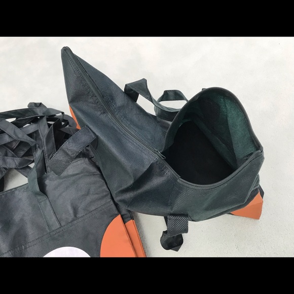 🔥24HourSale🔥Barnes & Noble Zippered Reusable Shopper/Tote - Picture 2 of 5